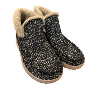 NWOT Hey Dude Denny Black and Cream Faux Fur Ankle Boots Women’s 10